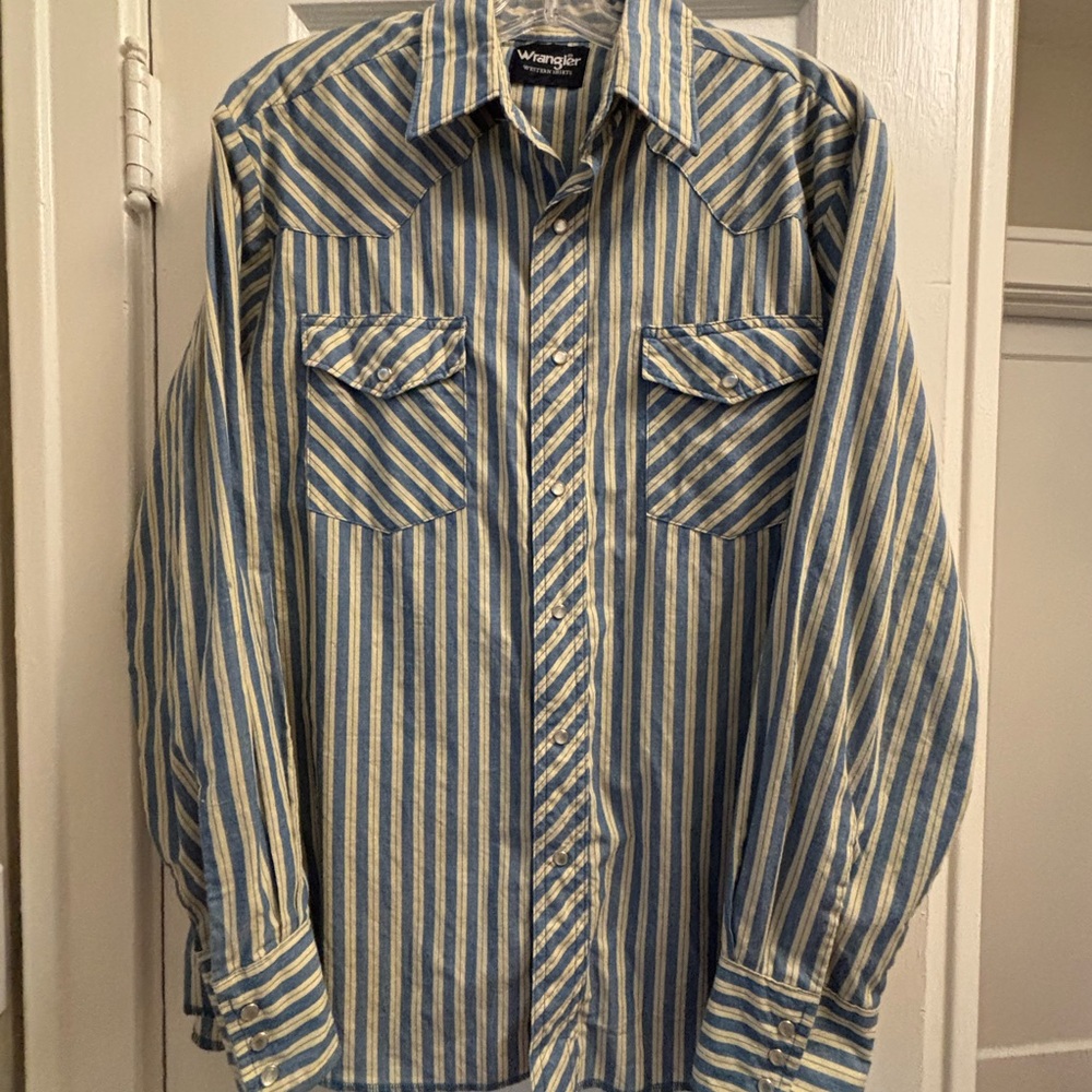 Vintage Wrangler Blue & Off-White Striped Western Pearl Snap Shirt